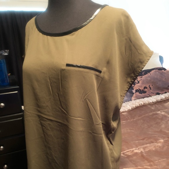Pinkblush olive top Sz M - Picture 1 of 4